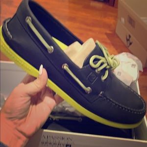 Men’s 10 1/2 M Black and Lime Green Sperry